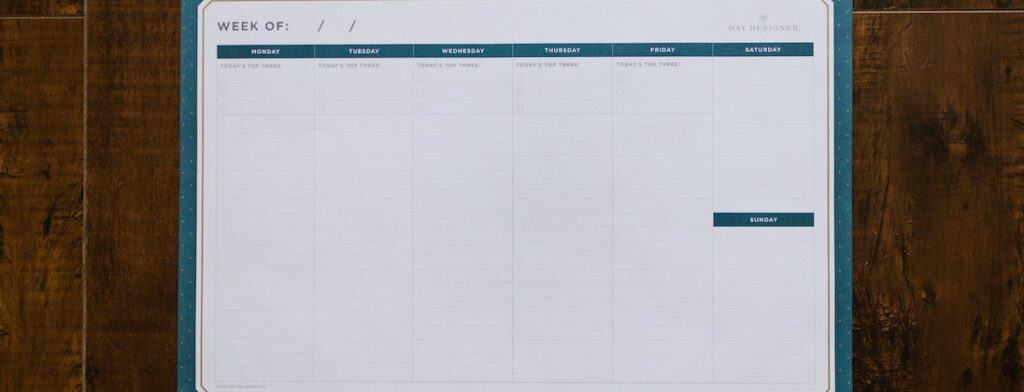 Organizador semanal con plantilla en vista vertical